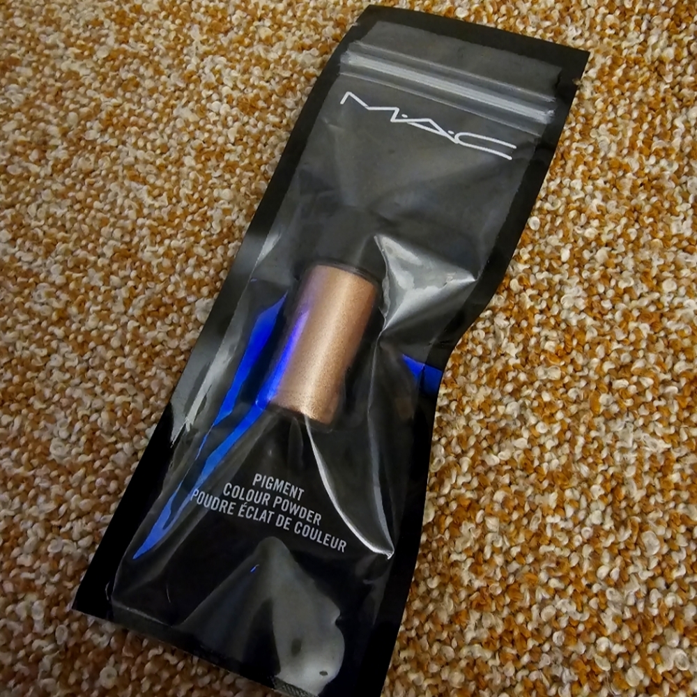 NEW MAC Pigment Tan A31